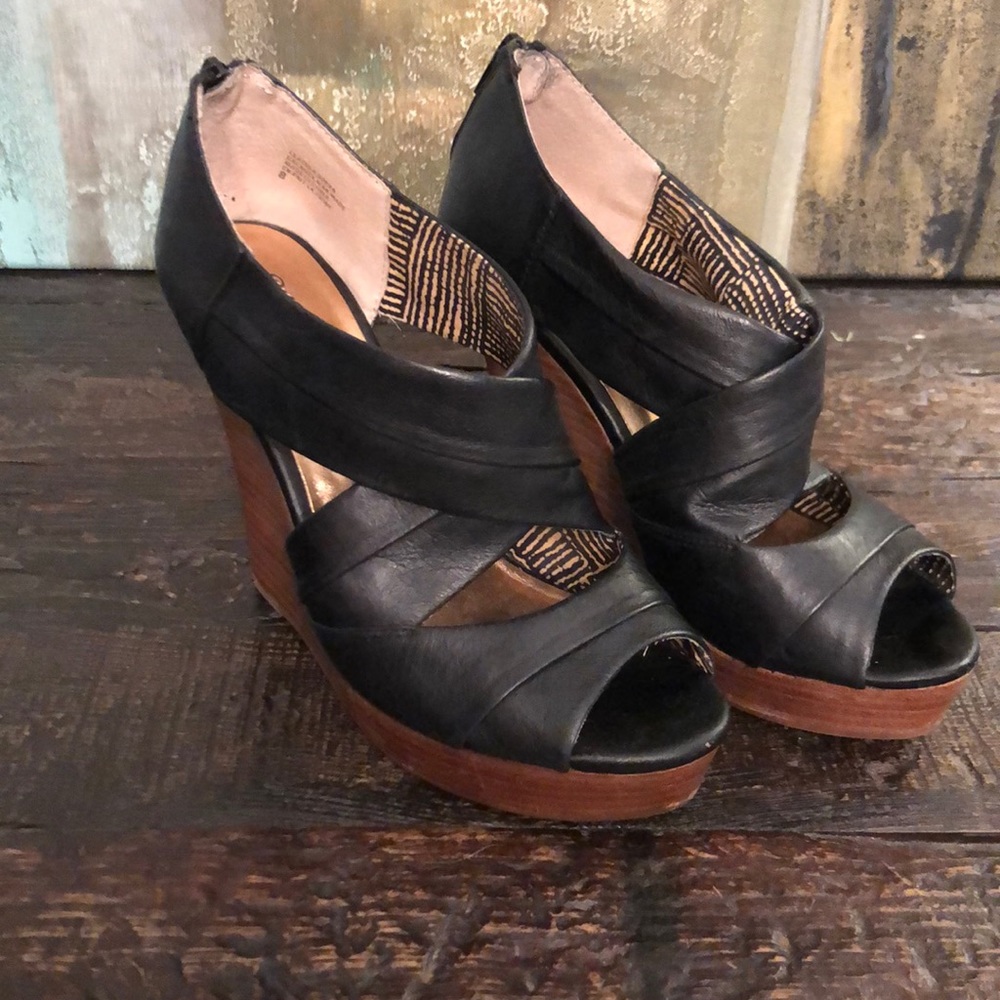 Sz 8 - black wedges by Seychelles